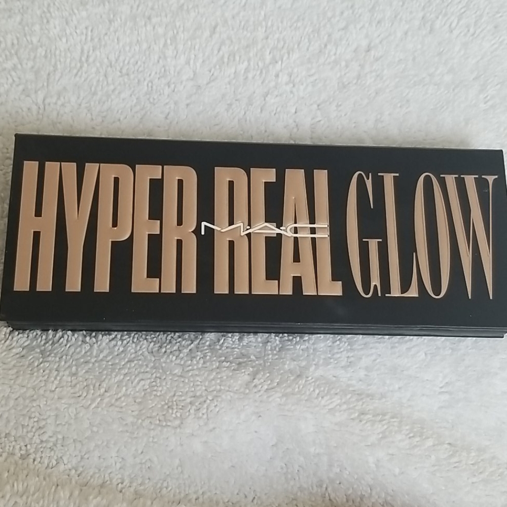 Mac Hyper Real Glow Pink